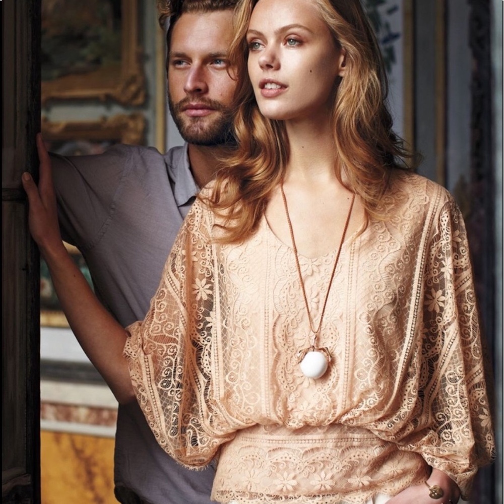 BEYOND VINTAGE gorgeous tan lace top, S.